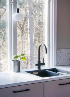 BELL Fönsterlampa 16cm Svart/Opalvit