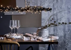 CRISPY ICE WHITE Ljusslinga 12,6m 180LED Vitt/Svart IP44