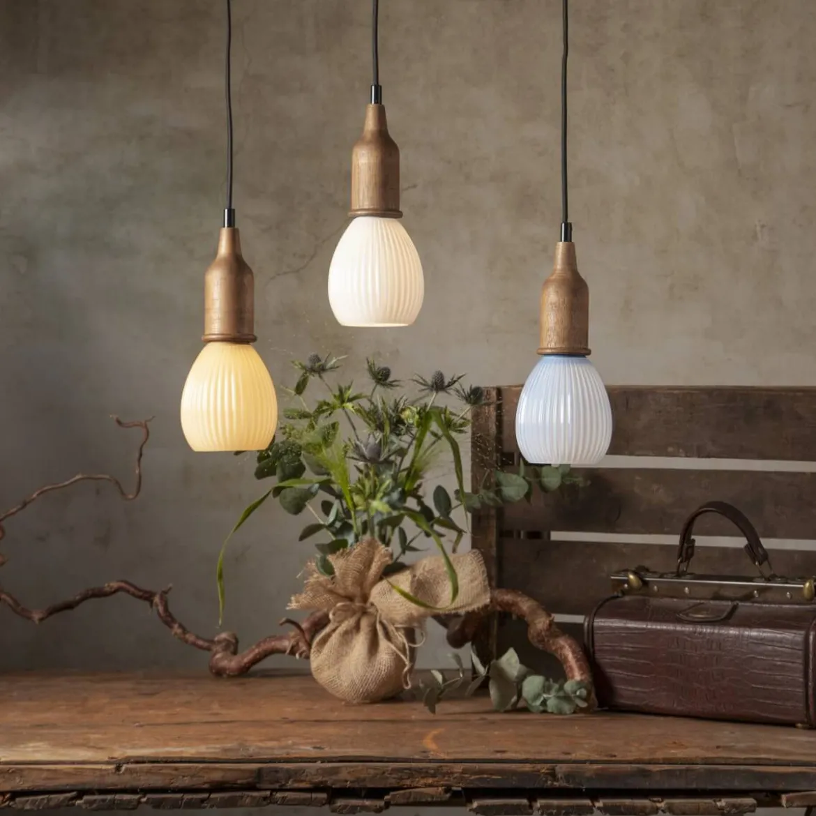 E27 DREAM Decoled 3.5W 3000K 210lm Blå LED-Lampa