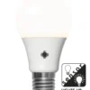 E27 Normal Sensor Opal/Vit 8.2W 2700K 806lm LED-Lampa