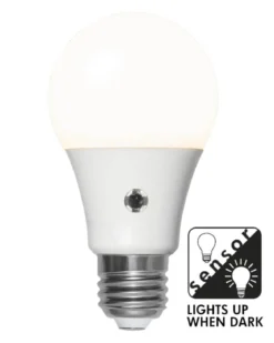 E27 Normal Sensor Opal/Vit 8.2W 2700K 806lm LED-Lampa