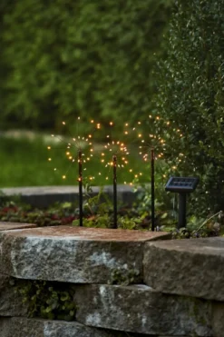 FIREWORK SOLAR Solcellsdekoration 40cm 90LED Svart IP44