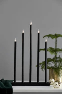 HOLY Ljusstake 64cm Svart