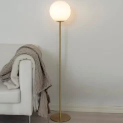 MOLEKYL Golvlampa 130cm Matt Mässing/Opalvit