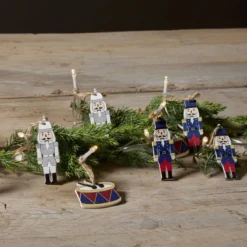 NUTCRACKER Ljusslinga Batteri 1,8m 10LED Varmvit/Flerfärgad