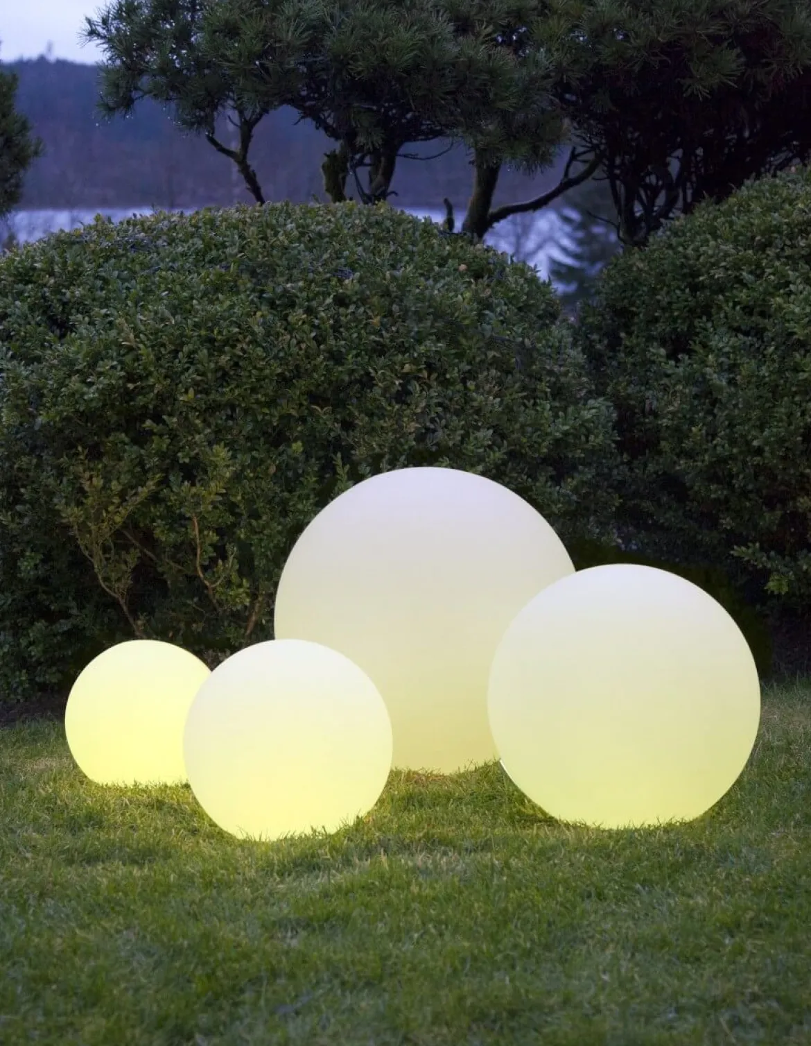 TWILIGHTS Utedekoration Boll 40cm Vit