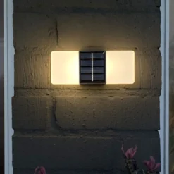 WALLY FROST Solcells-vägglykta 14cm Svart/Vit IP44